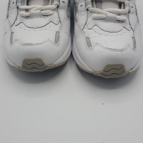 Vionic Walker Classic with Arch Support size 6 - Picture 5 of 16